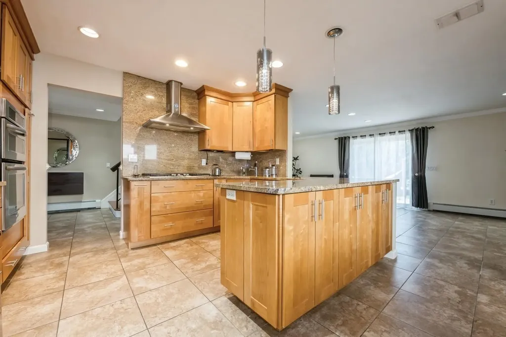 3592 Lorrie Drive Oceanside NY 11572
