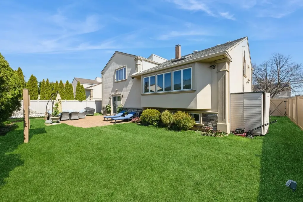 3592 Lorrie Drive Oceanside NY 11572