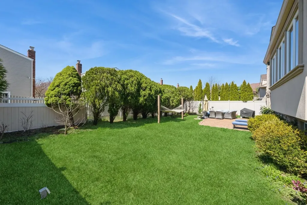 3592 Lorrie Drive Oceanside NY 11572