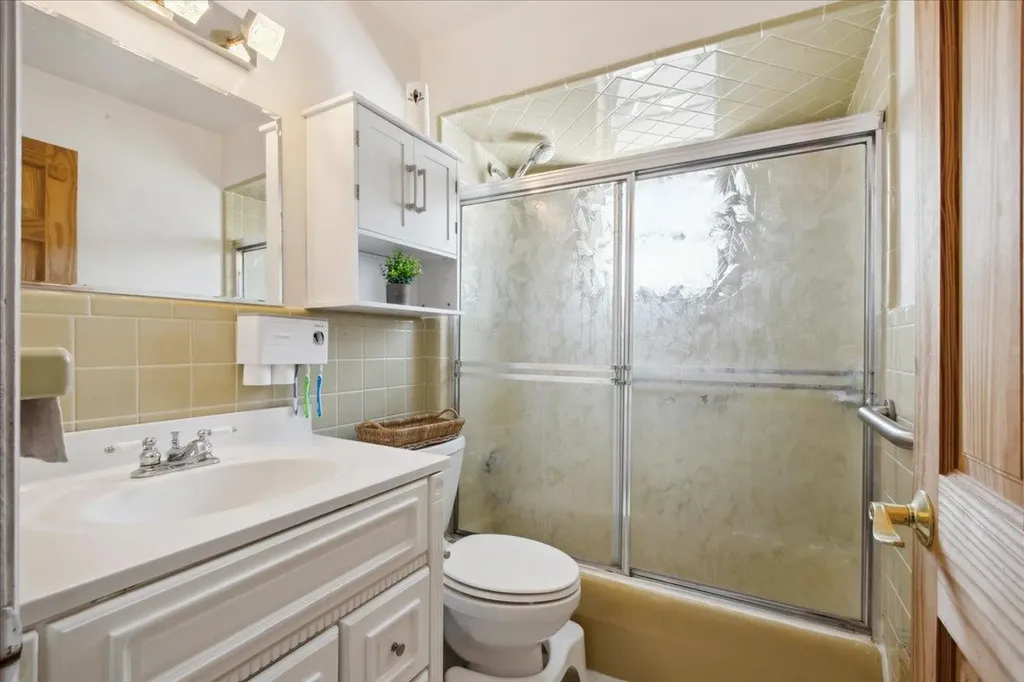 2064 E 73rd Street Brooklyn NY 11234