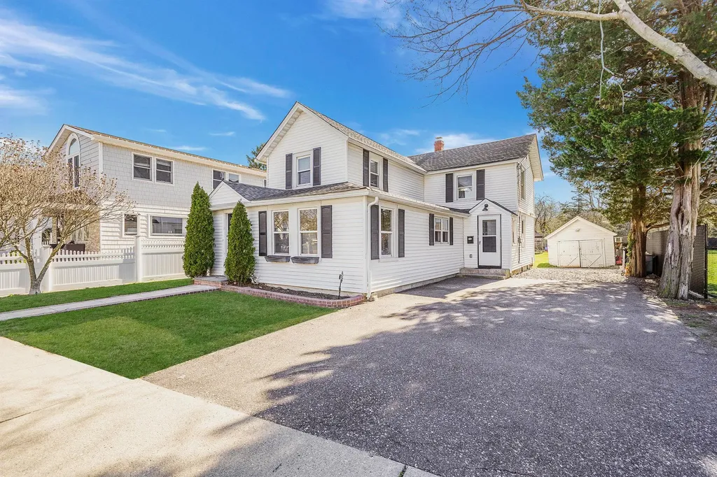 267 Smith Avenue Islip NY 11751