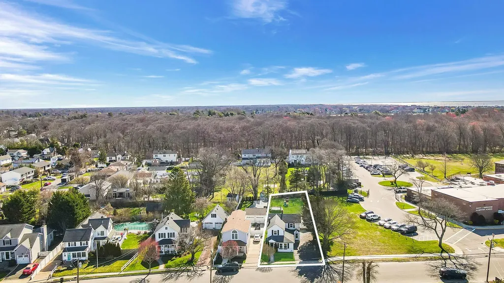 267 Smith Avenue Islip NY 11751