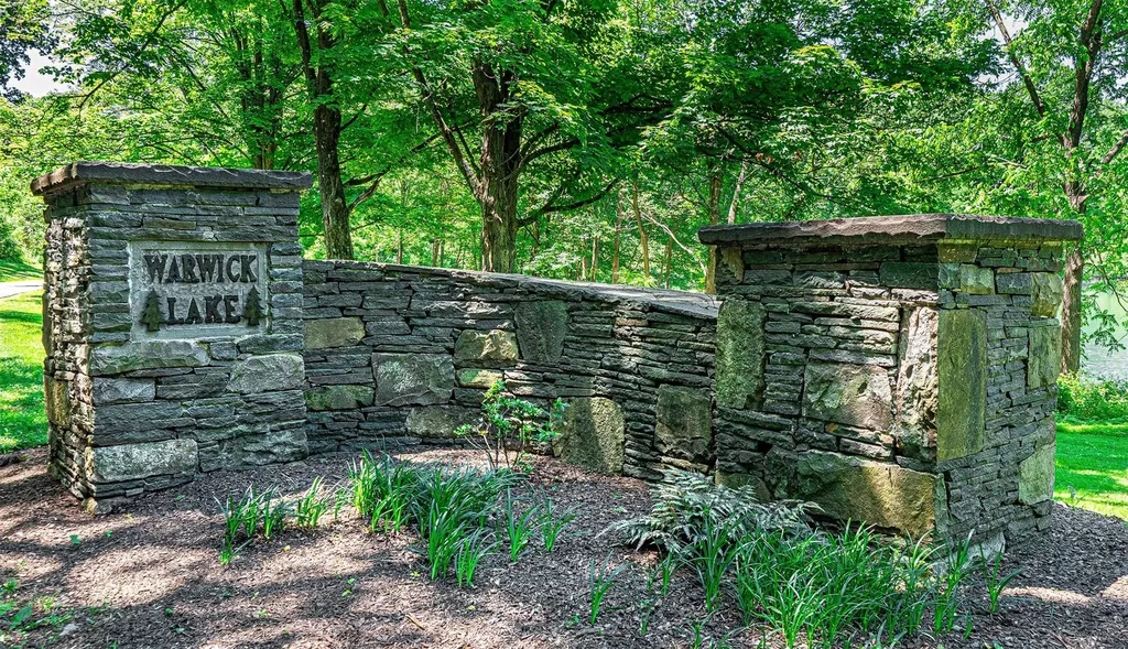 14 Warwick Lake Parkway Warwick NY 10990