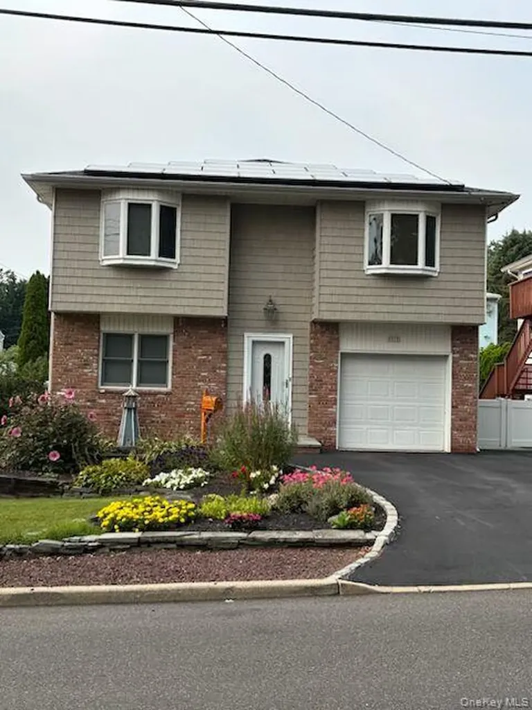 21 Godfrey Avenue Bayville NY 11709