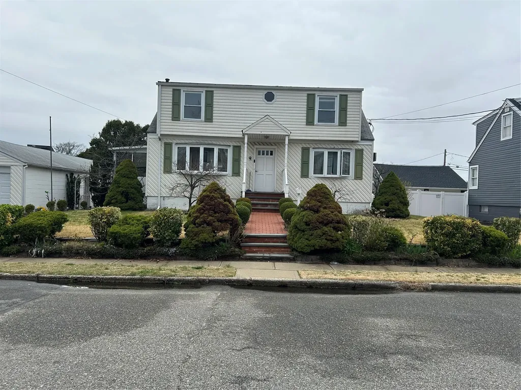 9 Fuller Avenue West Babylon NY 11704