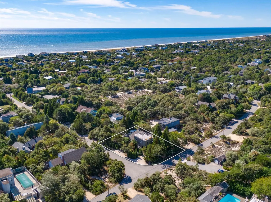 33 Bayberry Lane East Hampton NY 11930