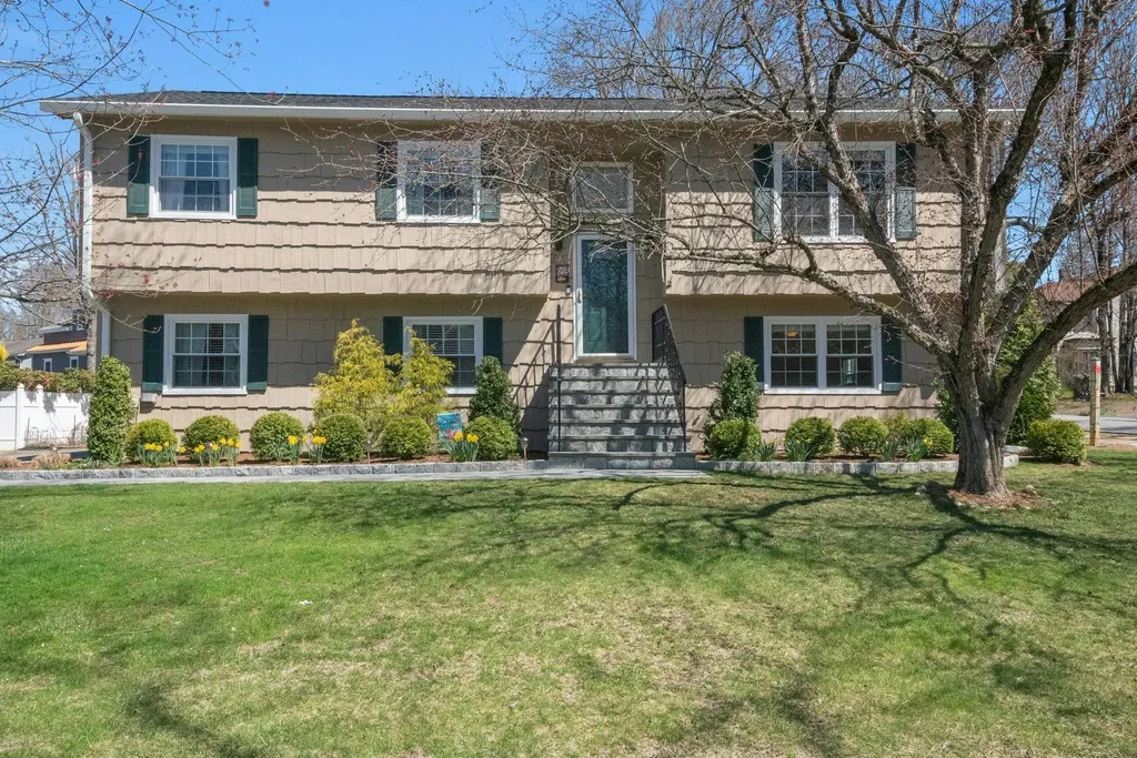 2 Old Village Lane Bedford NY 10536