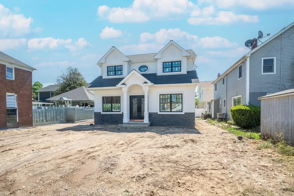 49 E. Cherry Street Oyster Bay NY 11801