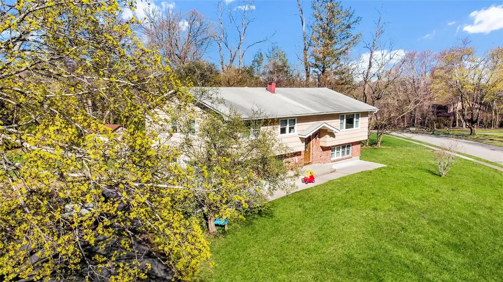 60 Gottlieb Drive Pearl River NY 10965