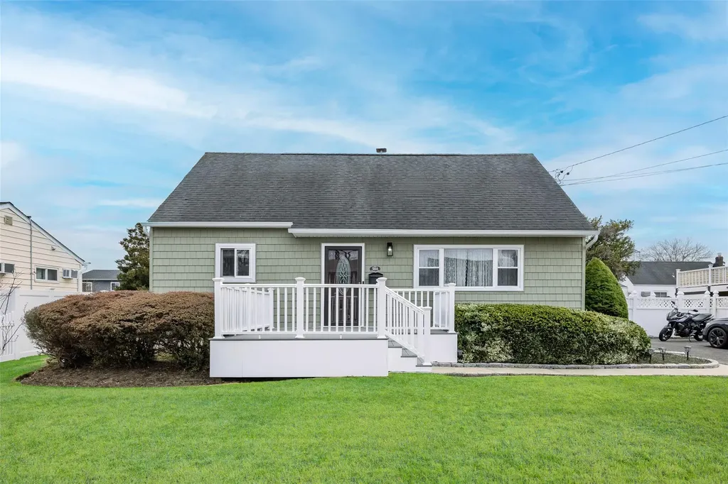 384 Columbus Avenue West Babylon NY 11704