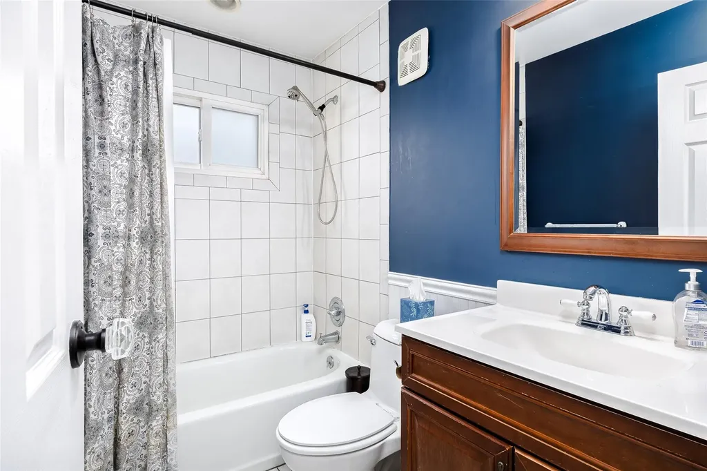 384 Columbus Avenue West Babylon NY 11704