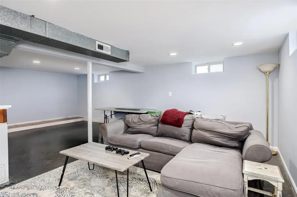 384 Columbus Avenue West Babylon NY 11704