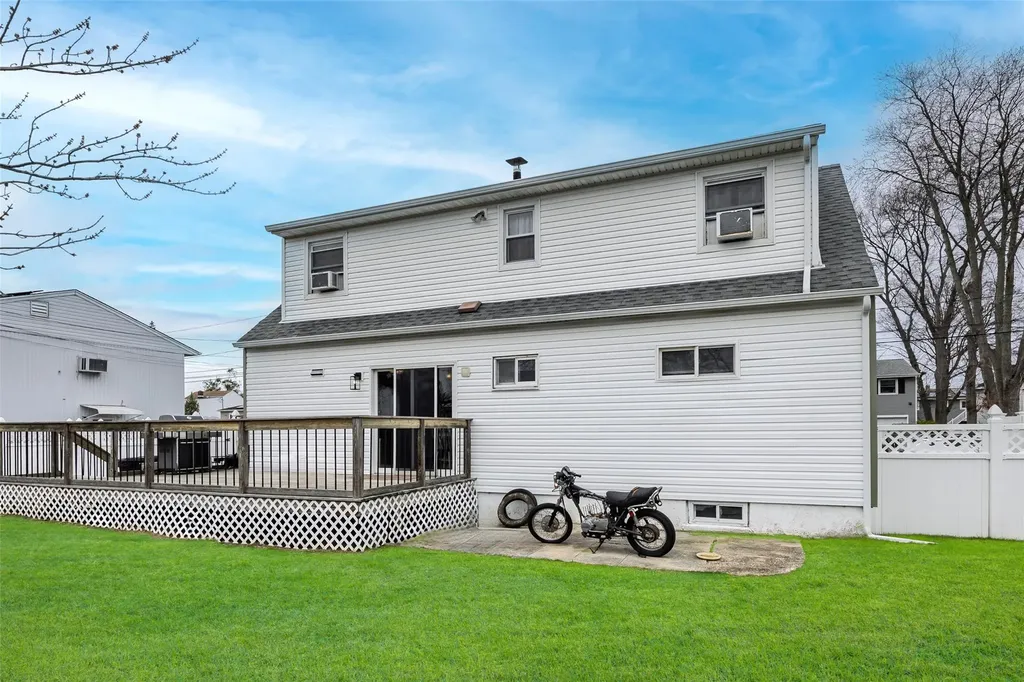 384 Columbus Avenue West Babylon NY 11704