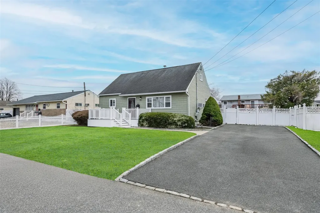 384 Columbus Avenue West Babylon NY 11704
