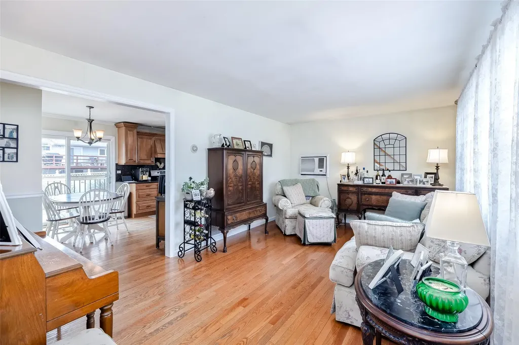 384 Columbus Avenue West Babylon NY 11704