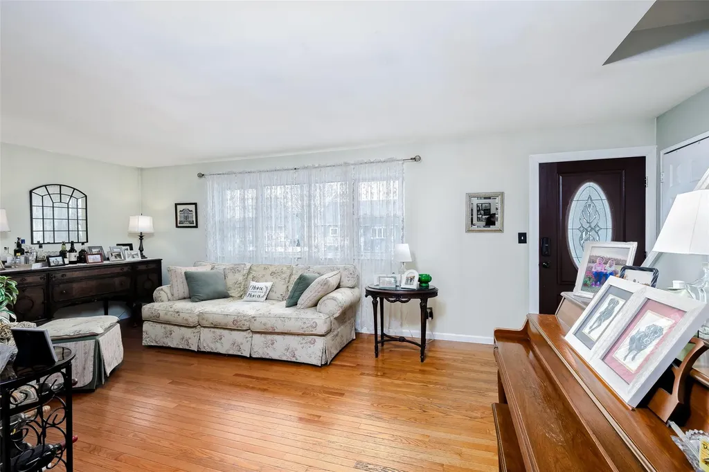 384 Columbus Avenue West Babylon NY 11704