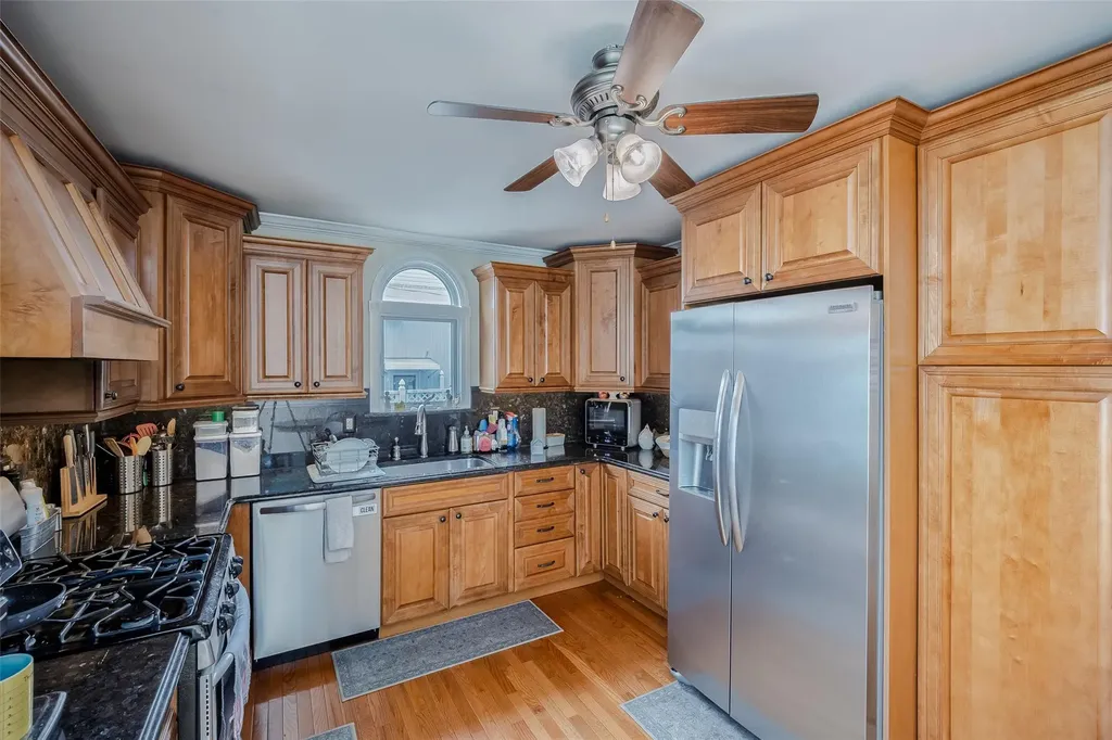 384 Columbus Avenue West Babylon NY 11704