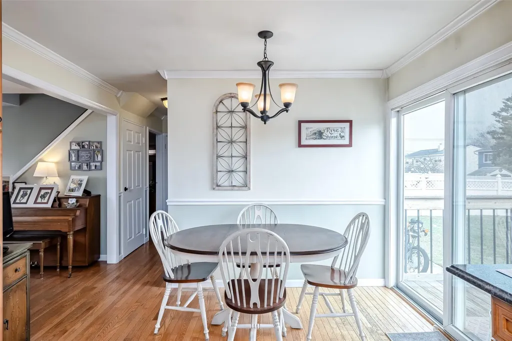 384 Columbus Avenue West Babylon NY 11704