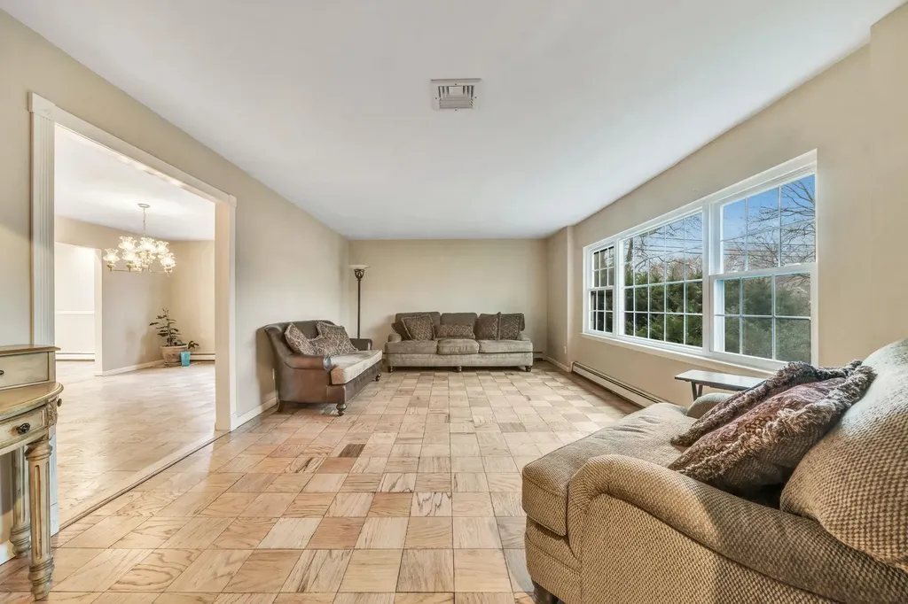 1 Kent Place Smithtown NY 11787