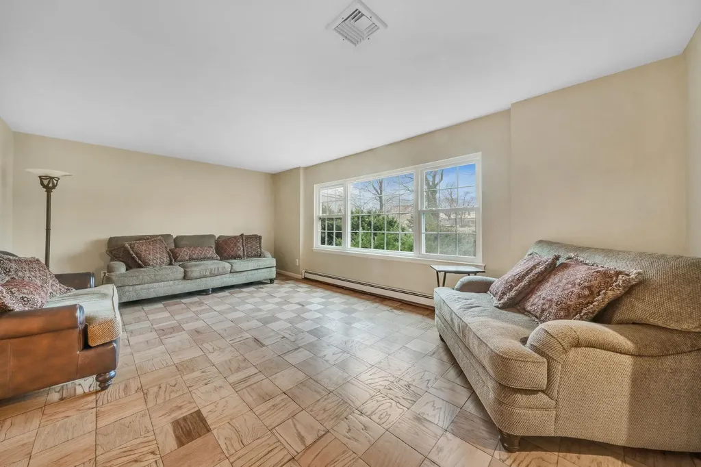 1 Kent Place Smithtown NY 11787