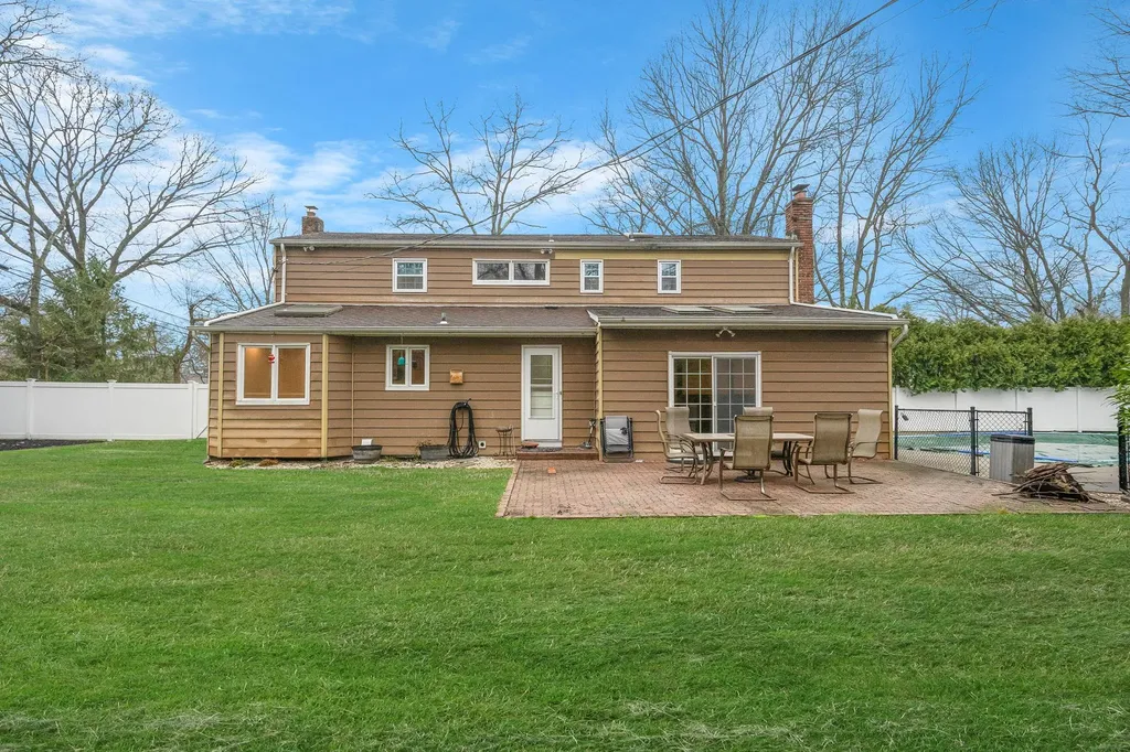 1 Kent Place Smithtown NY 11787