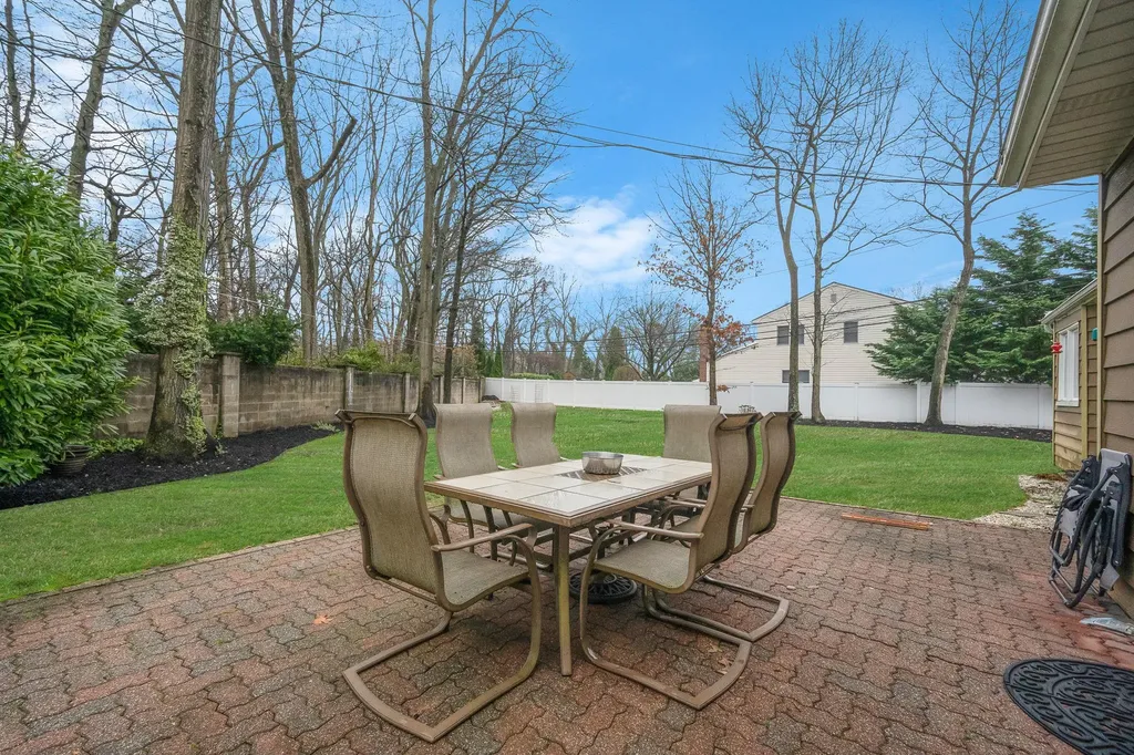 1 Kent Place Smithtown NY 11787
