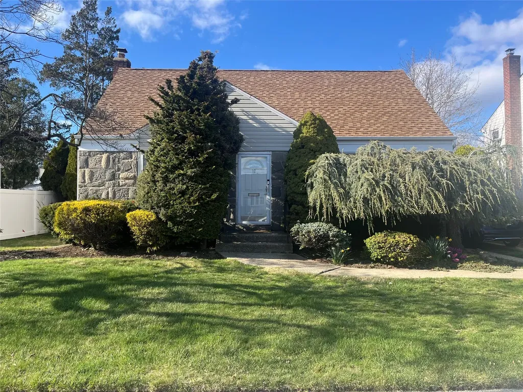 12 Jamaica Avenue Plainview NY 11803
