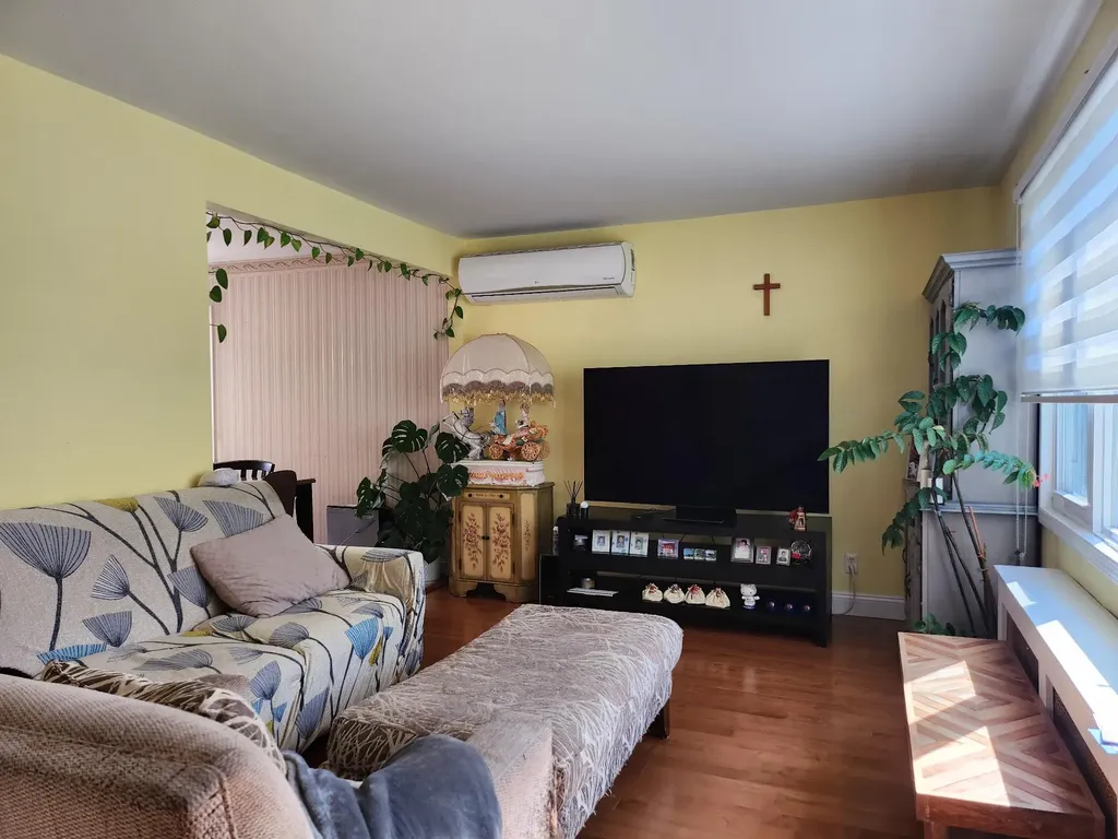 12 Jamaica Avenue Plainview NY 11803