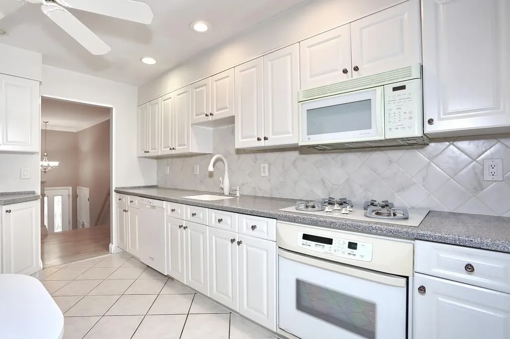 9 Crabapple Lane Nanuet NY 10954