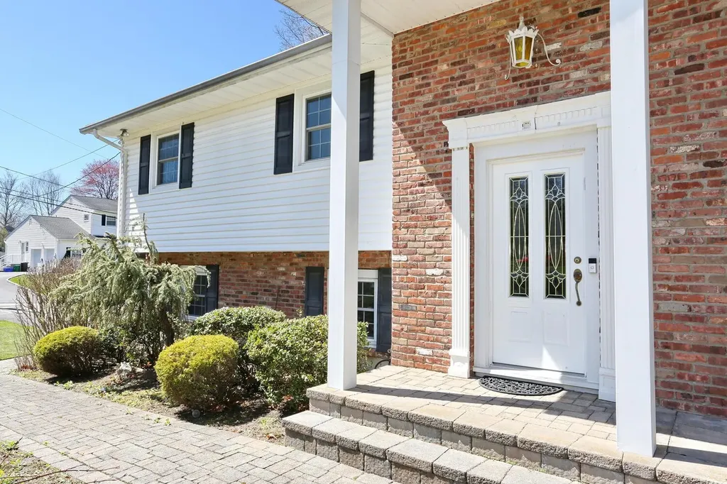 9 Crabapple Lane Nanuet NY 10954