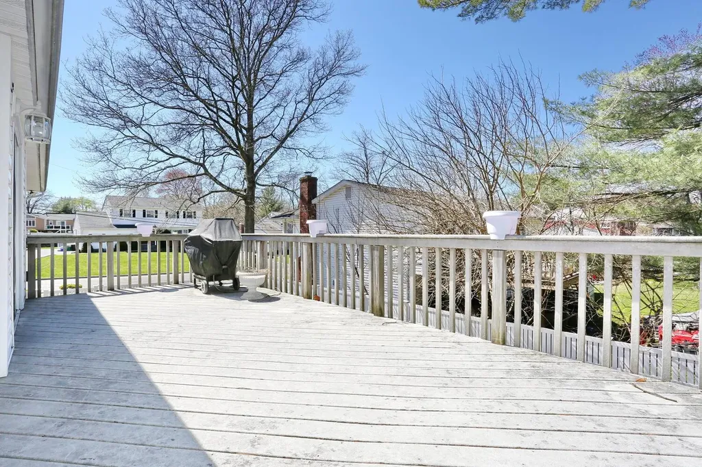 9 Crabapple Lane Nanuet NY 10954