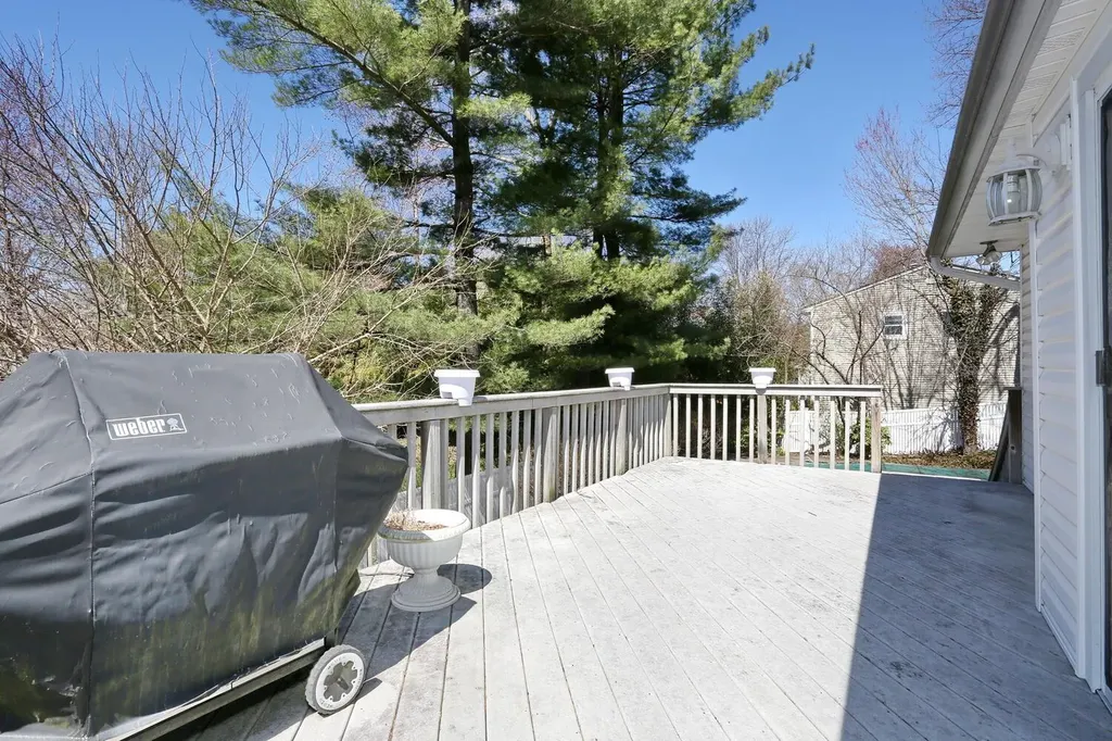 9 Crabapple Lane Nanuet NY 10954