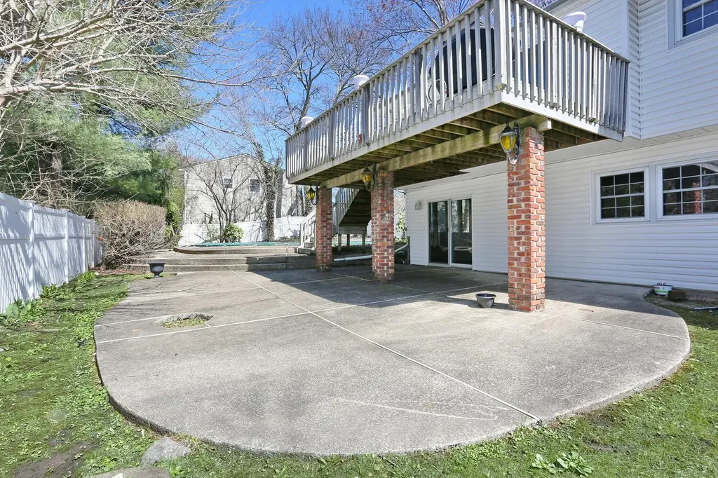 9 Crabapple Lane Nanuet NY 10954