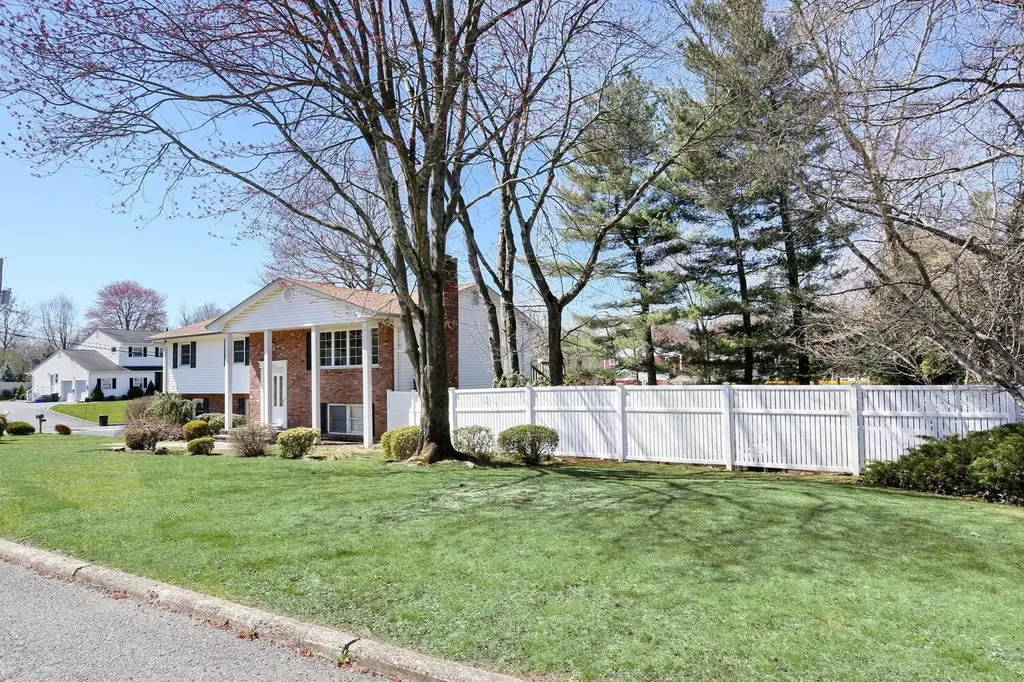 9 Crabapple Lane Nanuet NY 10954