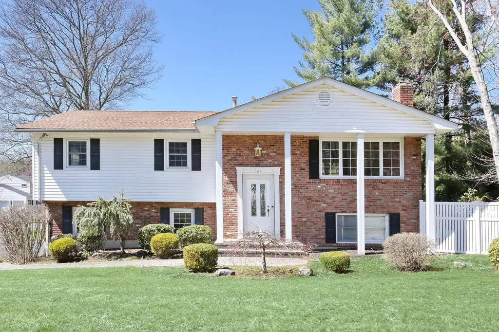 9 Crabapple Lane Nanuet NY 10954