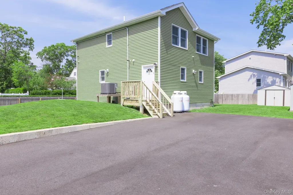 2 Lafayette Drive Shirley NY 11967