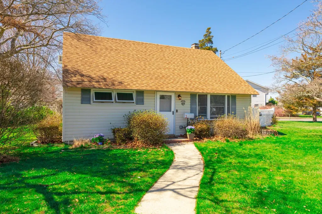 101 Phyllis Drive Babylon NY 11757