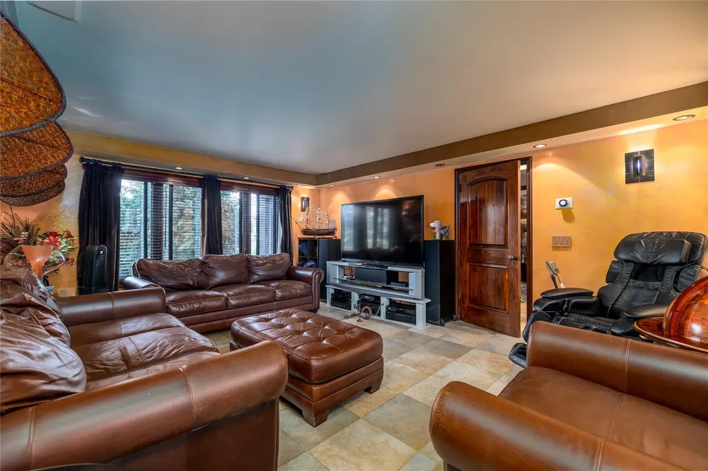 1 Willa Way Massapequa NY 11758