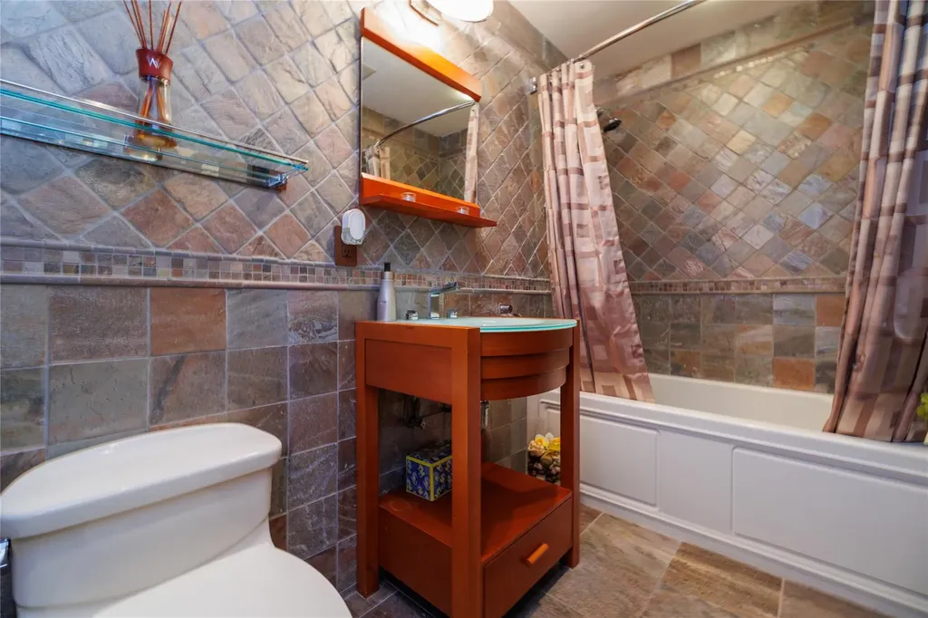 1 Willa Way Massapequa NY 11758
