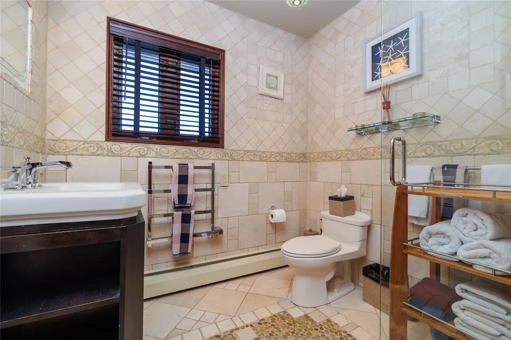 1 Willa Way Massapequa NY 11758
