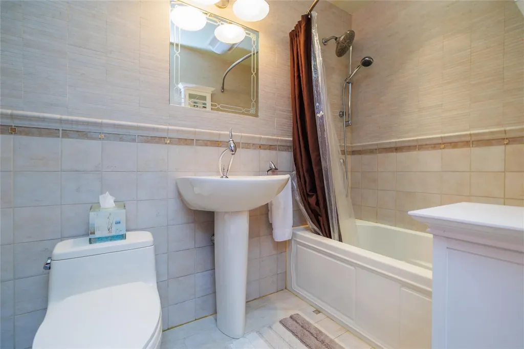 1 Willa Way Massapequa NY 11758