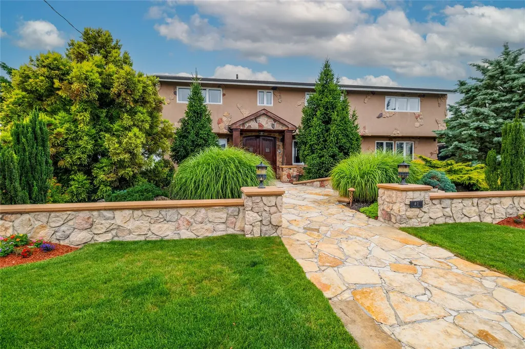 1 Willa Way Massapequa NY 11758