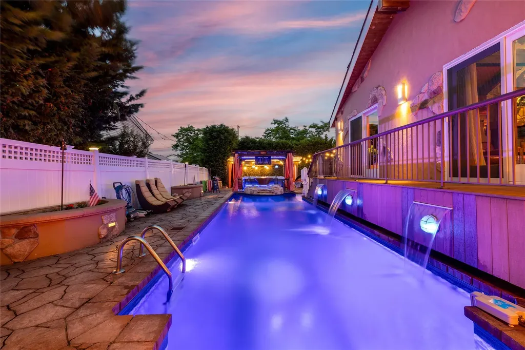 1 Willa Way Massapequa NY 11758