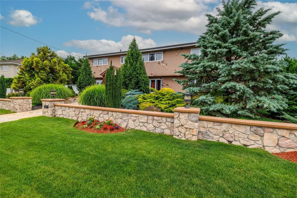 1 Willa Way Massapequa NY 11758