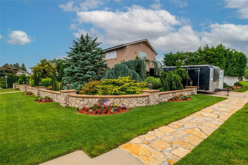 1 Willa Way Massapequa NY 11758