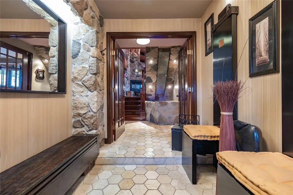 1 Willa Way Massapequa NY 11758