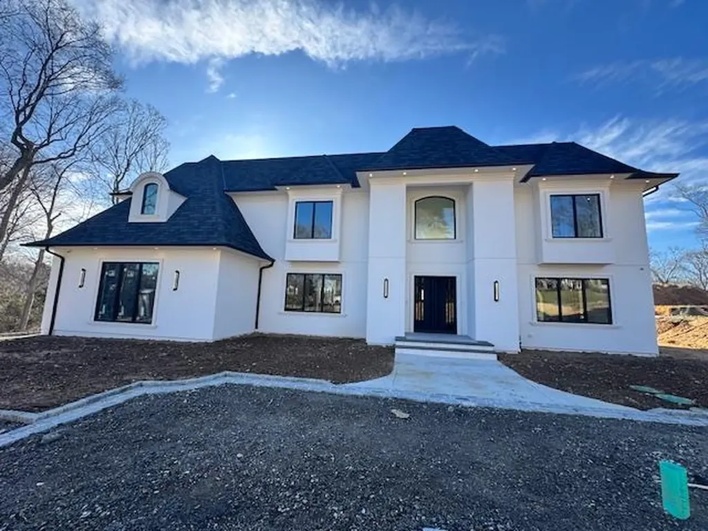 12 Parkside Drive Dix Hills NY 11746