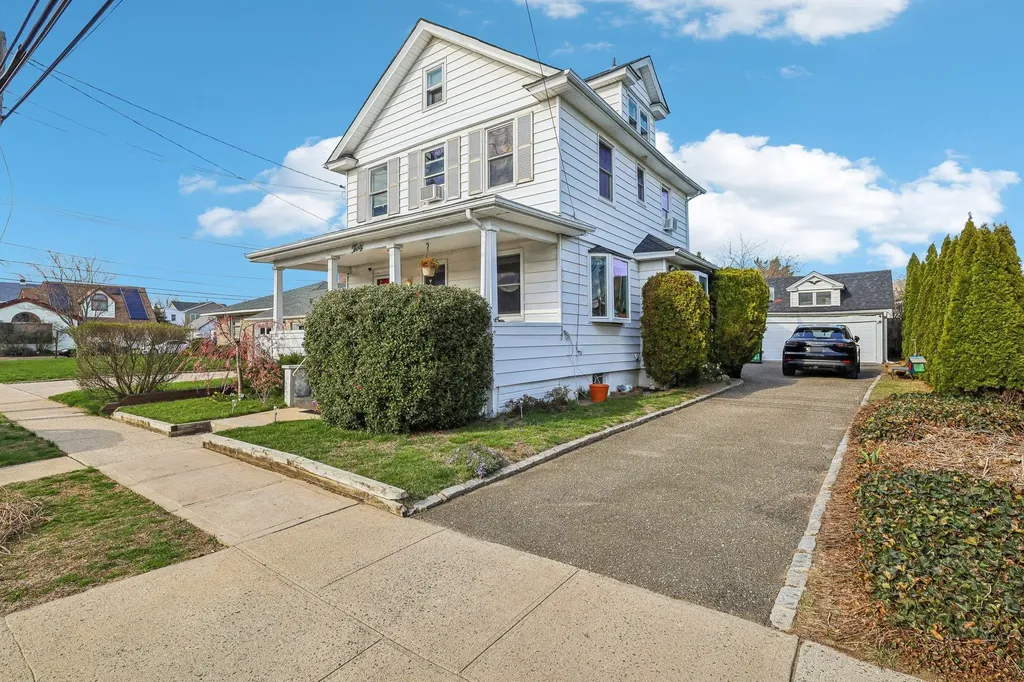 30 Central Avenue New Hyde Park NY 11040