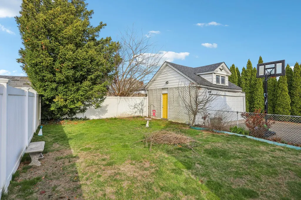 30 Central Avenue New Hyde Park NY 11040