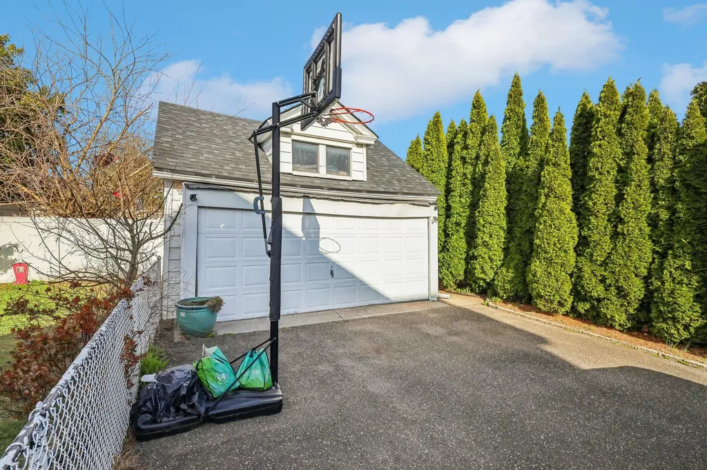 30 Central Avenue New Hyde Park NY 11040